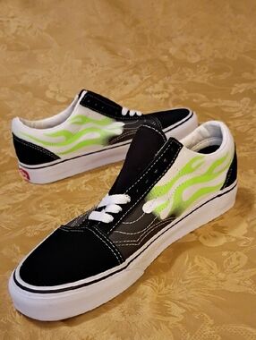Vans Black & Neon Green Flame Low-Top Sneakers Men's 6.5 Women's 8.0